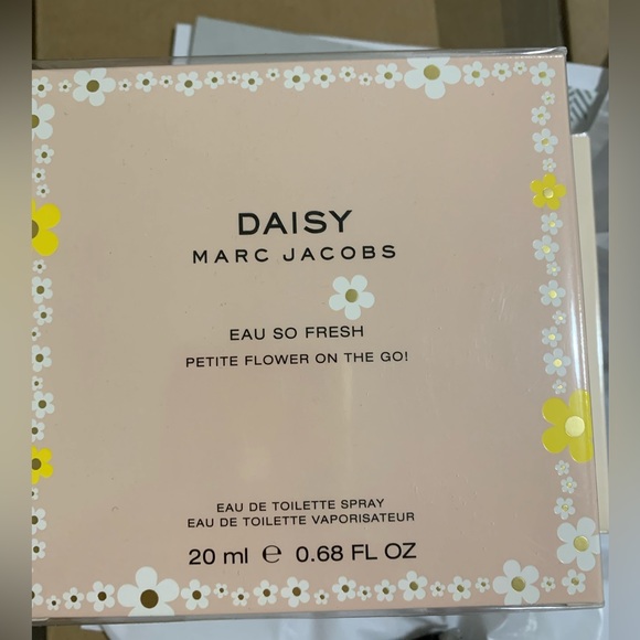 👀 RARE size package Marc Jacobs daisy eau so fresh 20ml on the go-new - Picture 1 of 3